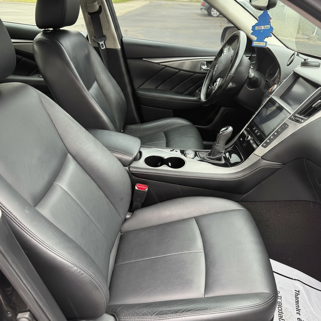 2016 Infiniti  2.0t Premium Sedan 4D
